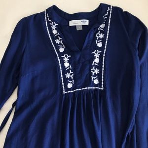 Old Navy // embroidery maternity dress. Like new.